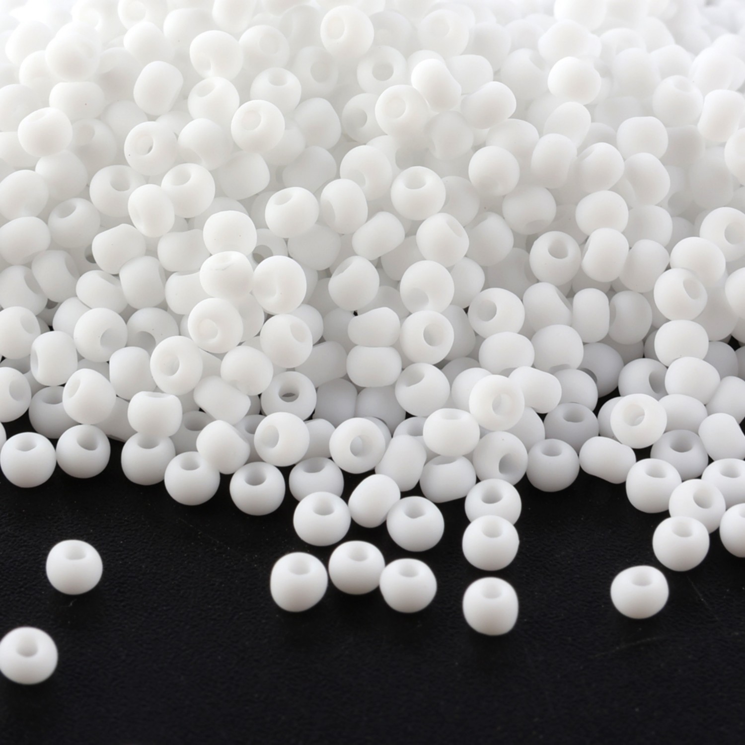 Domestic Matte Black and White - Seed Bead Tube recension och pris