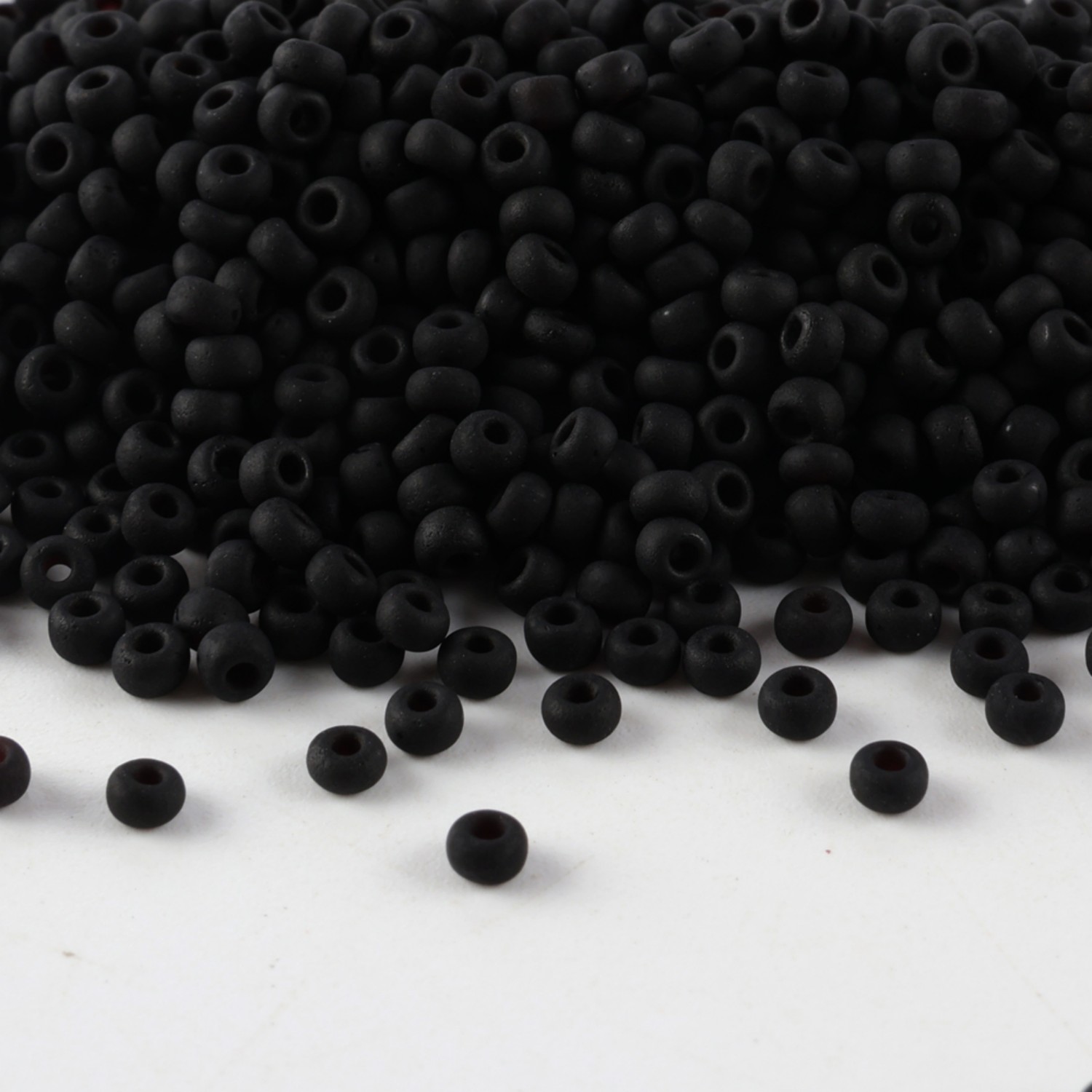 Domestic Matte Black and White - Seed Bead Tube recension och pris